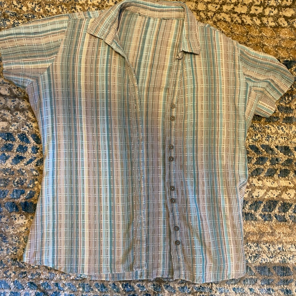 Size: fits like a small but has no tag indicating anything - Picture 1 of 3